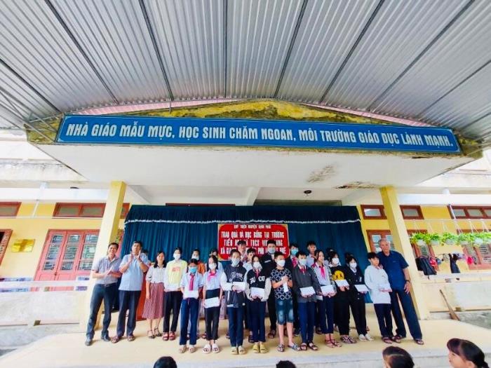 Trao quà và học bổng tại Giang Hải, Phú Lộc, Thừa Thiên Huế (ngày 02/07/2022)